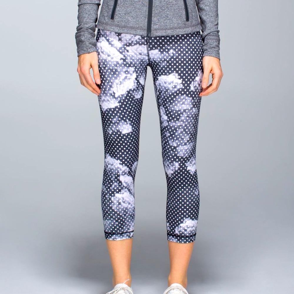 lululemon 🍋 Wunder Under Crop *Full-On Luon / Size 8 / Black White Pattern